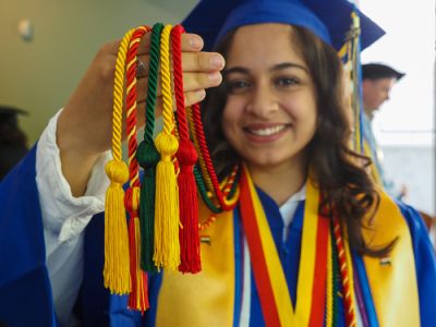 Graduate Holding Cords
